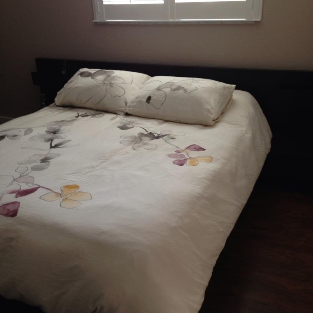 Duvet Cover and 2 Standard Shams
